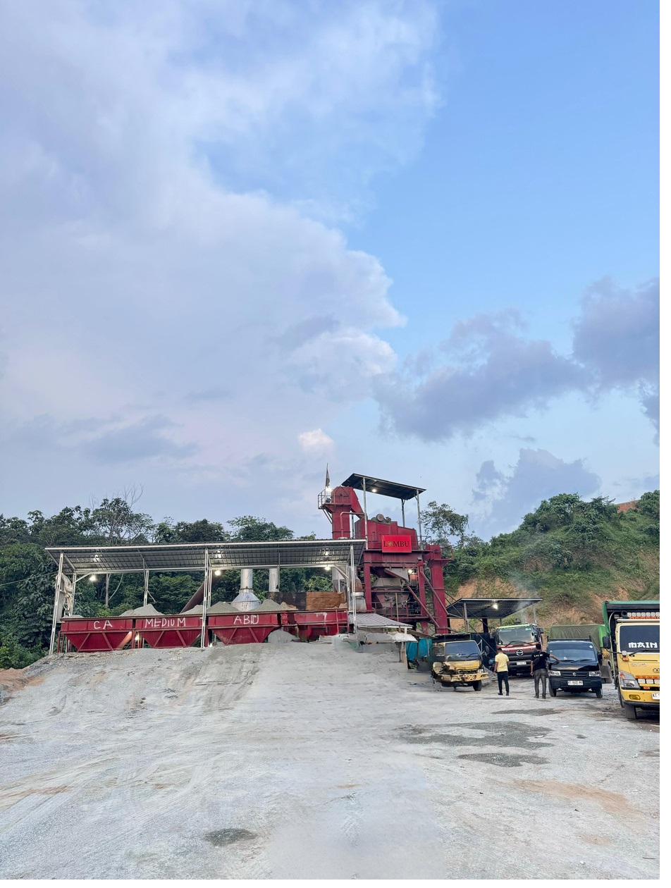 Asphalt mixing plant Lembu dengan struktur baja merah
